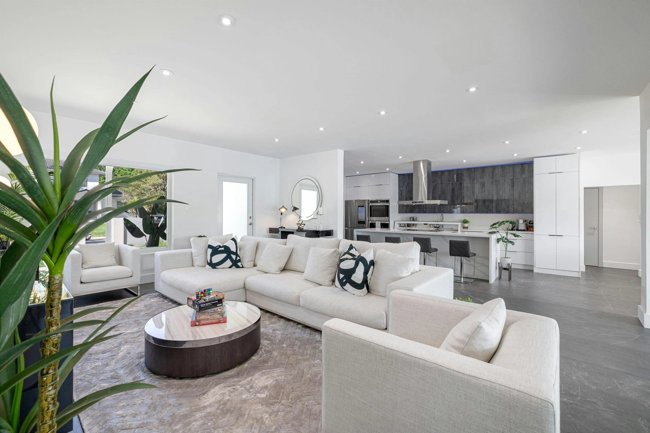 luxury home renovation packages with thikedaar in pune with thikedaar dot com